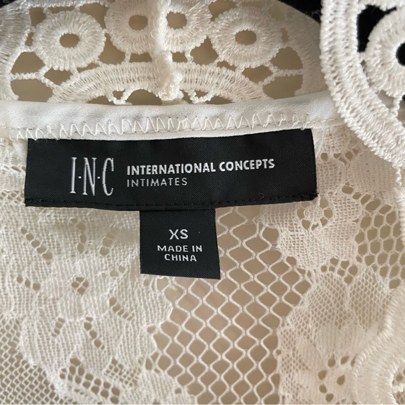 Inc INTERNATIONAL CONCEPTS Floral Scalloped Lace Wrap 3/4 Length Robe, size XS - Picture 6 of 13